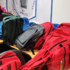 Continúa la entrega de mochilas y útiles escolares en distintos puntos del país