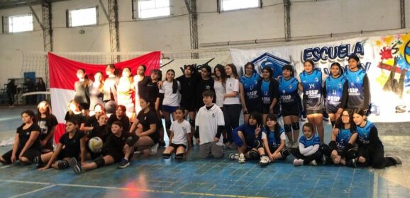 Encuentro de la Escuela de Vóley del SSIP junto a Defensores del Sur y Sansinena